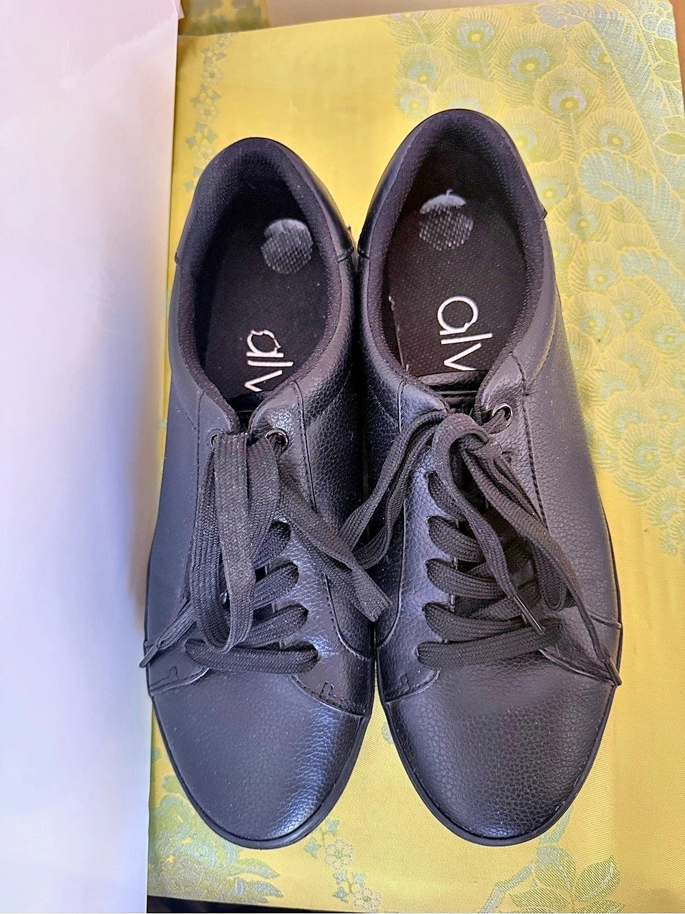 Calvin Klein Bradley Black Leather Sneakers US 8.5 Like New